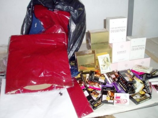 Parfumuri şi haine de contrabandă, depistate la Vama Veche